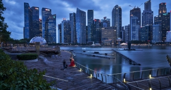 Giới siêu giàu ồ ạt đổ tiền về Singapore, mua cả xe Bentley qua mạng