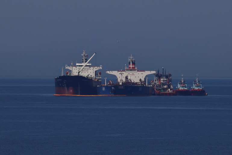 Mỹ tịch thu dầu của Iran trên biển Hy Lạp - 1