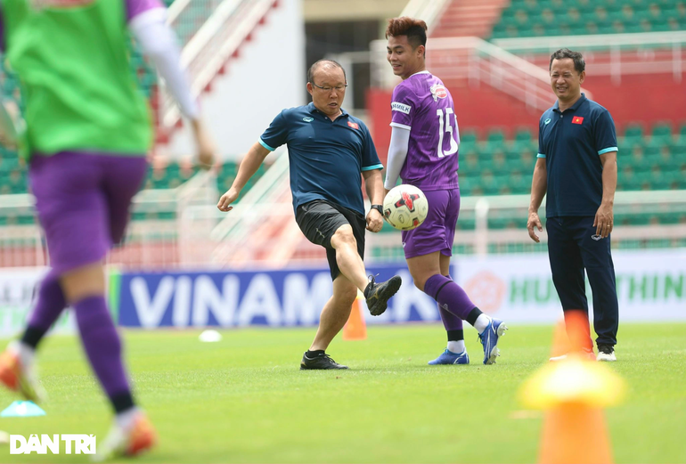 HLV Park Hang Seo: Quang Hải sẽ ra sân ở cuộc đối đầu Afghanistan - 2