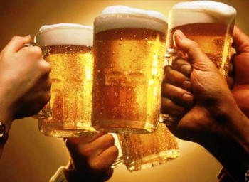 Tiêu thụ bia ở Việt Nam tăng mạnh, nhà đầu tư ngoại ung dung hốt bạc