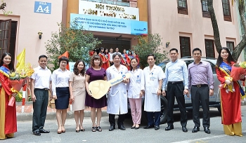 VietinBank tặng xe ô tô cho Bệnh viện hữu nghị Việt Đức