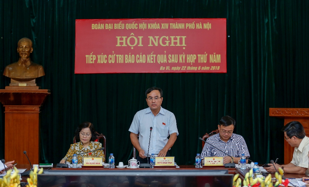 Đoàn đại biểu Quốc hội khóa XIV thành phố Hà Nội tiếp xúc cử tri sau kỳ họp thứ V