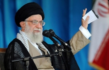 Lãnh tụ Iran: Mỹ không thể ngăn Tehran phát triển bom nguyên tử