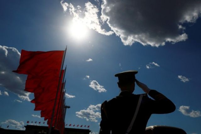 Mỹ ra dự luật cấm đầu tư vào công ty liên quan tới quân đội Trung Quốc