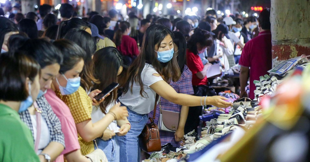 Bán hàng rong bất ngờ trở thành “huyết mạch” của kinh tế đô thị Trung Quốc