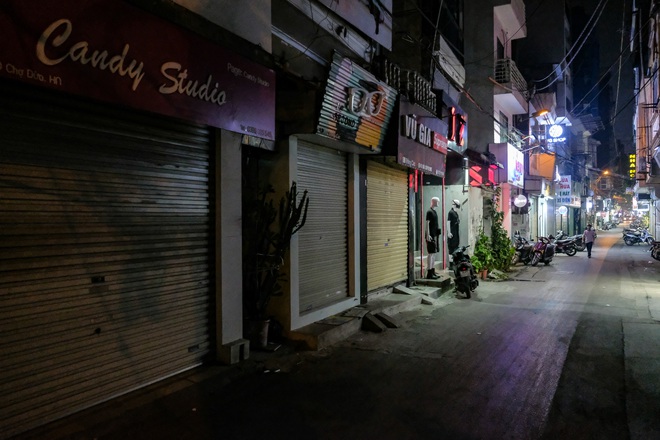 Những con phố thời trang ở Hà Nội: Ngày ế ẩm, tối tắt đèn đi ngủ sớm - 16