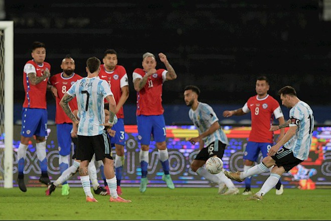 Messi lập siêu phẩm, Argentina vẫn hòa thất vọng với Chile - 1