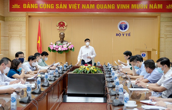 Việt Nam triển khai chiến dịch tiêm vắc xin Covid-19 lớn nhất trong lịch sử - 1