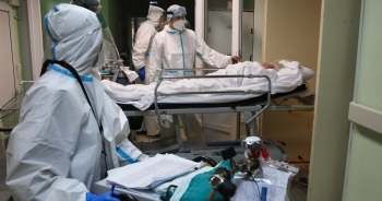 Bệnh nhân nằm hành lang bệnh viện, ông Putin cảnh báo dịch Covid-19 ở Nga