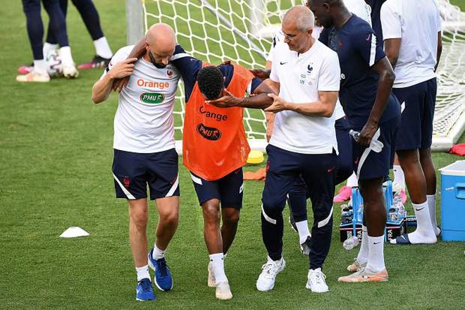 Đội tuyển Pháp bất ngờ gặp họa lớn trước vòng 1/8 Euro 2020 - 1