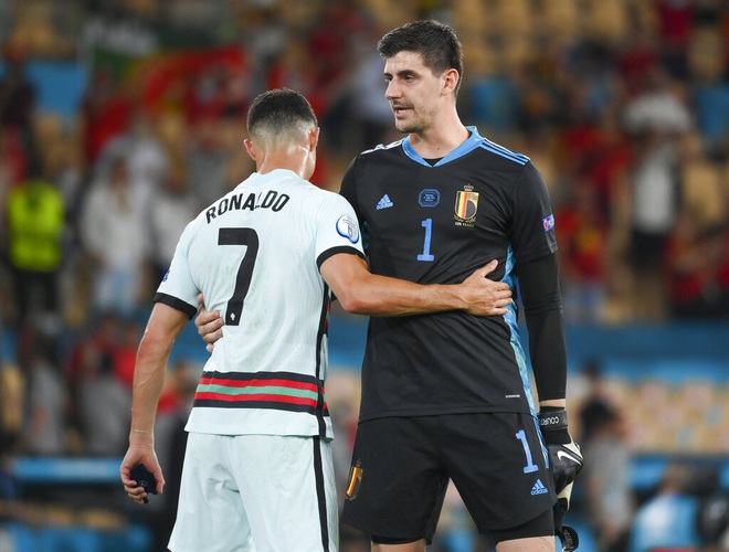 Nỗi đau cùng cực của C.Ronaldo khi Bồ Đào Nha bị loại ở Euro 2020 - 9