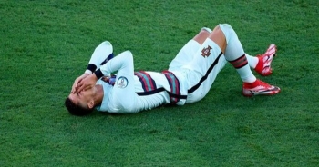 C.Ronaldo bị chế giễu vì pha ăn vạ trong trận đấu với đội tuyển Bỉ