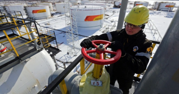 Moscow cảnh báo EU "tự hủy hoại chính mình" vì cấm dầu của Nga