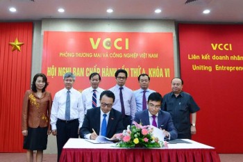 VCCI và HOSE ký Biên bản ghi nhớ hợp tác