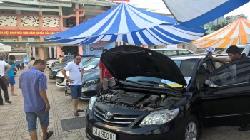 Ô tô cũ giá rẻ xuất hiện hàng loạt tại chợ ô tô Hà Nội