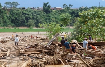 BIDV dành hơn 300 triệu đồng hỗ trợ gia đình có nạn nhân thiệt mạng trong mưa lũ