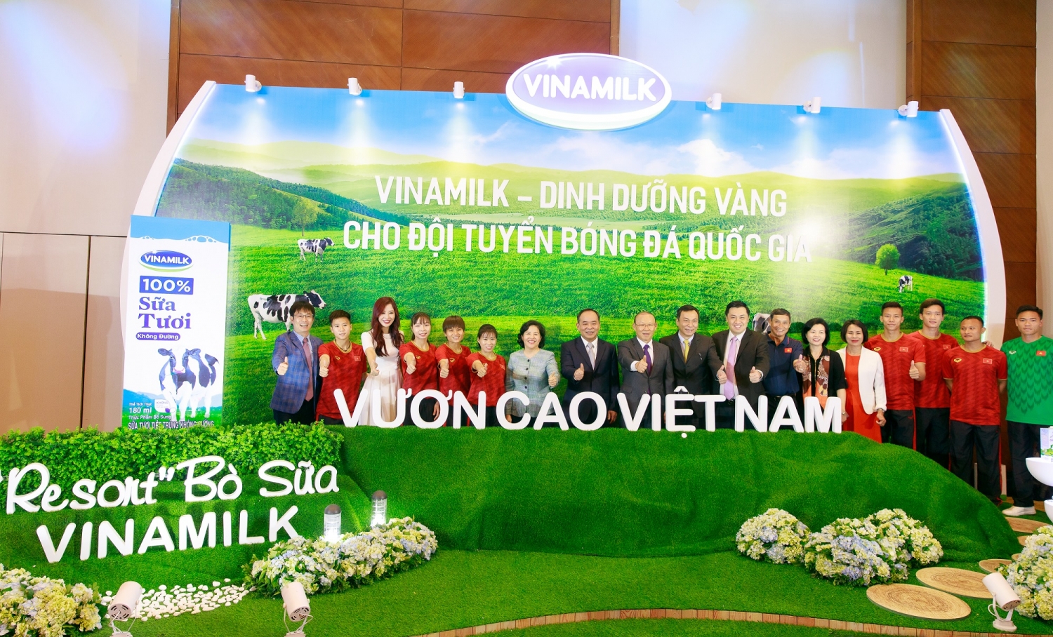 Vinamilk tài trợ chính cho các Đội tuyển bóng đá Quốc gia: Vì một Việt Nam vươn cao