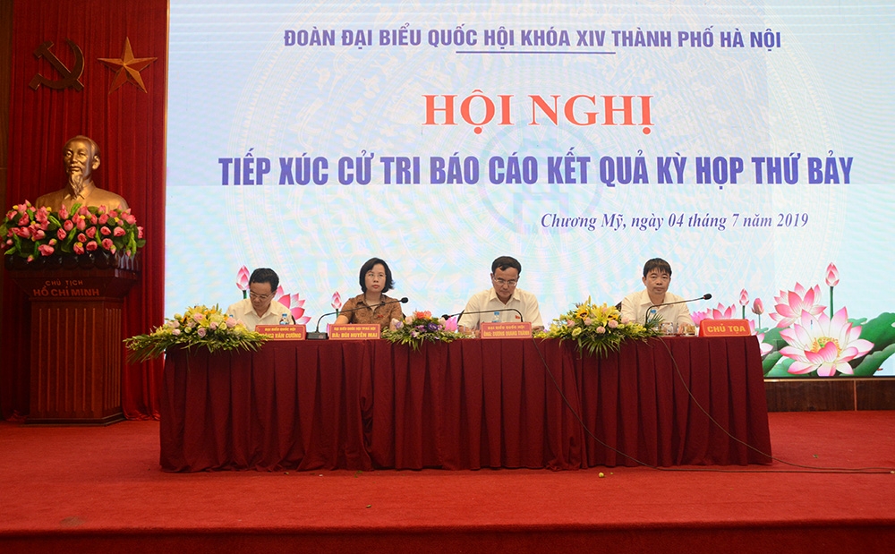 Đoàn Đại biểu Quốc hội thành phố Hà Nội tiếp xúc cử tri sau kỳ họp thứ bảy