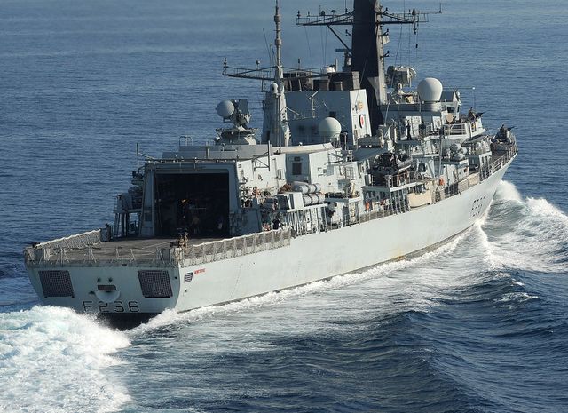 Báo Mỹ: 5 tàu có vũ trang của Iran bao vây, tính bắt giữ tàu dầu Anh