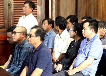 VKSND TP HCM phản đối phạt tiền 5 Việt kiều buôn lậu ôtô thay án tù