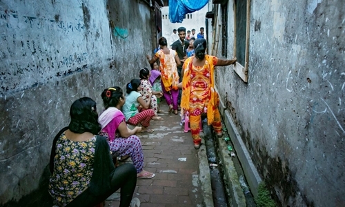 Những cô gái sống đời nô lệ trong nhà chứa Bangladesh