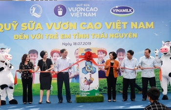 Quỹ sữa vươn cao Việt Nam và Vinamilk chung tay vì trẻ em Thái Nguyên