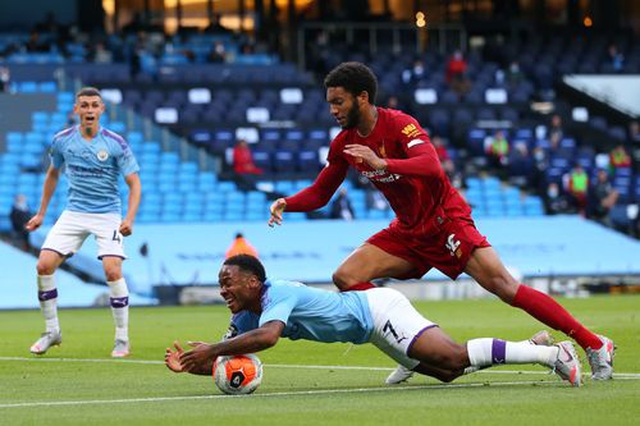 Man City 4-0 Liverpool: Nhà ĐKVĐ nhận trái đắng