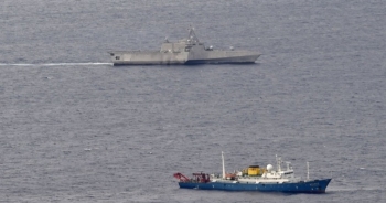 Tàu chiến Mỹ theo sát tàu khảo sát Trung Quốc trên Biển Đông