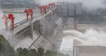 Đê sông Trường Giang vỡ, 9.000 người Trung Quốc buộc phải di tản