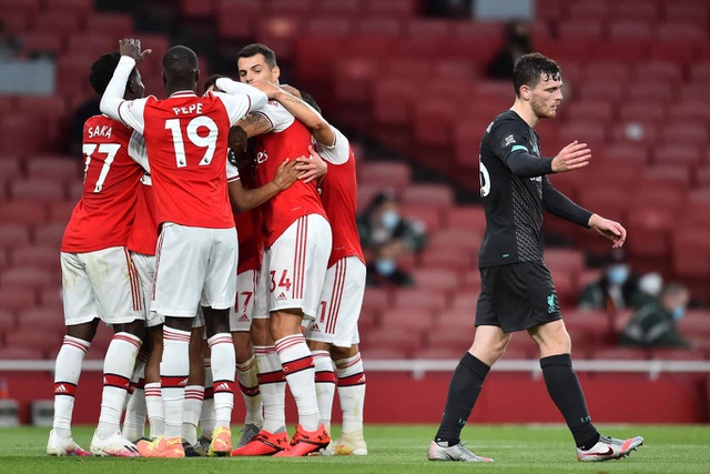 Arsenal 2-1 Liverpool: Sai lầm của Van Dijk, Alisson