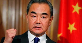 Ngoại trưởng Trung Quốc nói Mỹ "mất trí"
