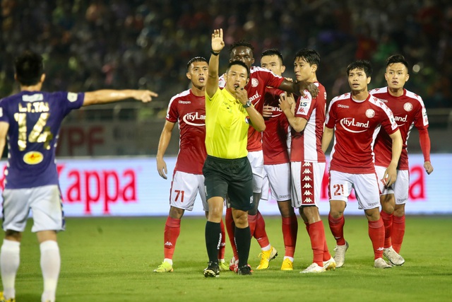 HLV Chung Hae Seong: “Trọng tài phải xấu hổ với khán giả mua vé vào sân”