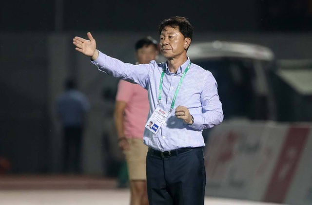 HLV Chung Hae Seong chia tay TPHCM: V-League là “cối xay” thầy ngoại