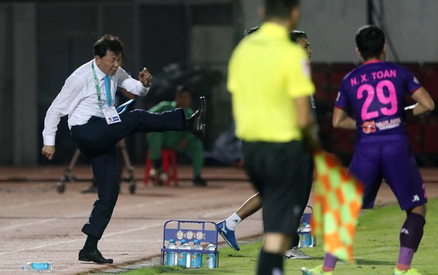 HLV Chung Hae Seong chia tay TPHCM: V-League là “cối xay” thầy ngoại