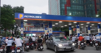 Việt Nam lọt top giảm giá xăng "sốc" nhất khu vực châu Á - Thái Bình Dương