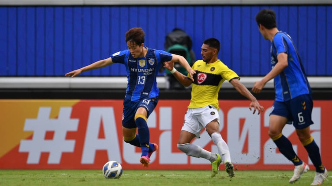 Chơi thiếu người, Ulsan Hyundai nhọc nhằn đánh bại đội bóng Philippines - 1