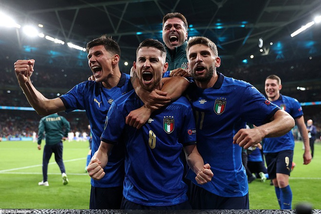 Italia lọt vào chung kết Euro 2020: Chữ nhẫn của Azzurri - 3
