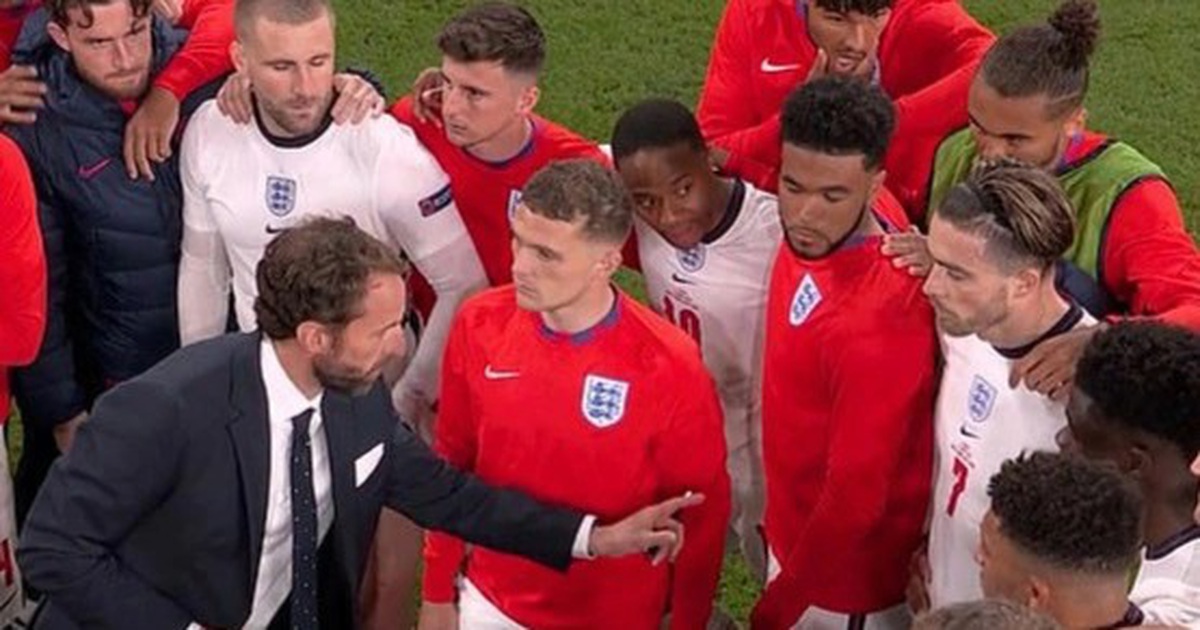 Ngôi sao đội tuyển Anh tiết lộ sự thật bất ngờ về loạt "đấu súng"