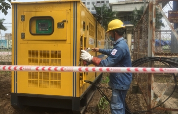 EVNHCMC khẩn trương cấp điện cho 2 bệnh viện dã chiến xây dựng mới