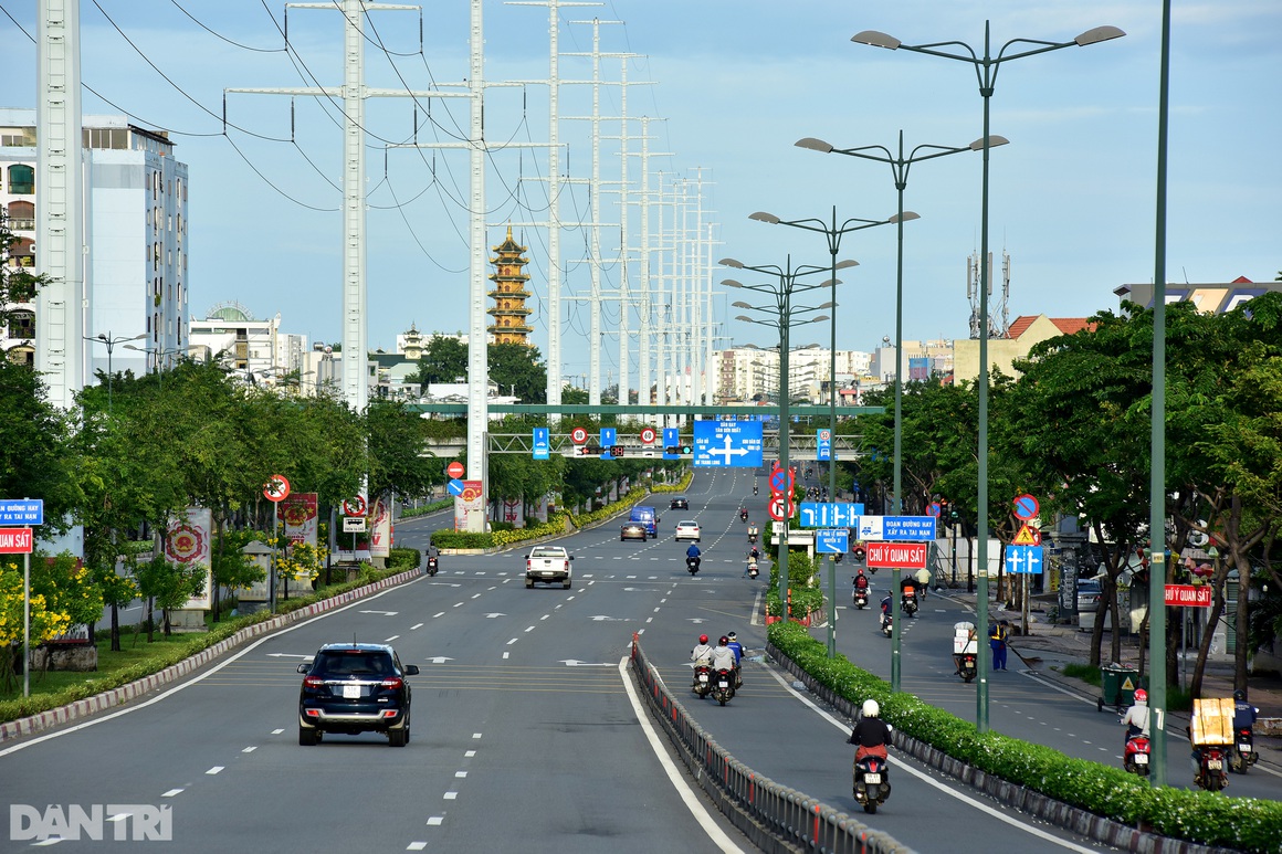 Đường phố Sài Gòn ùn ùn xe cộ, nhiều người bị xử phạt ra ngoài không lý do - 10