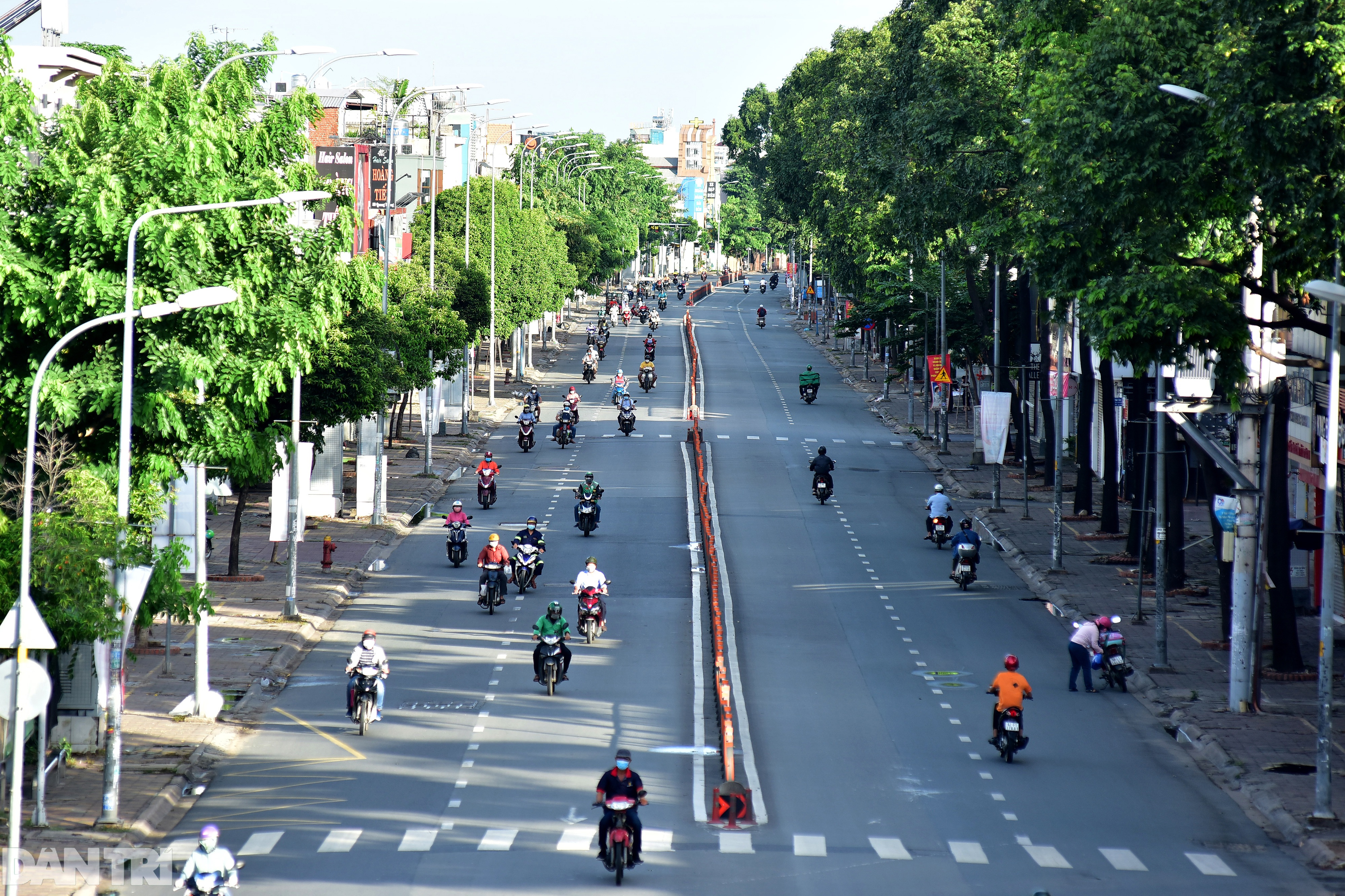 Đường phố Sài Gòn ùn ùn xe cộ, nhiều người bị xử phạt ra ngoài không lý do - 4