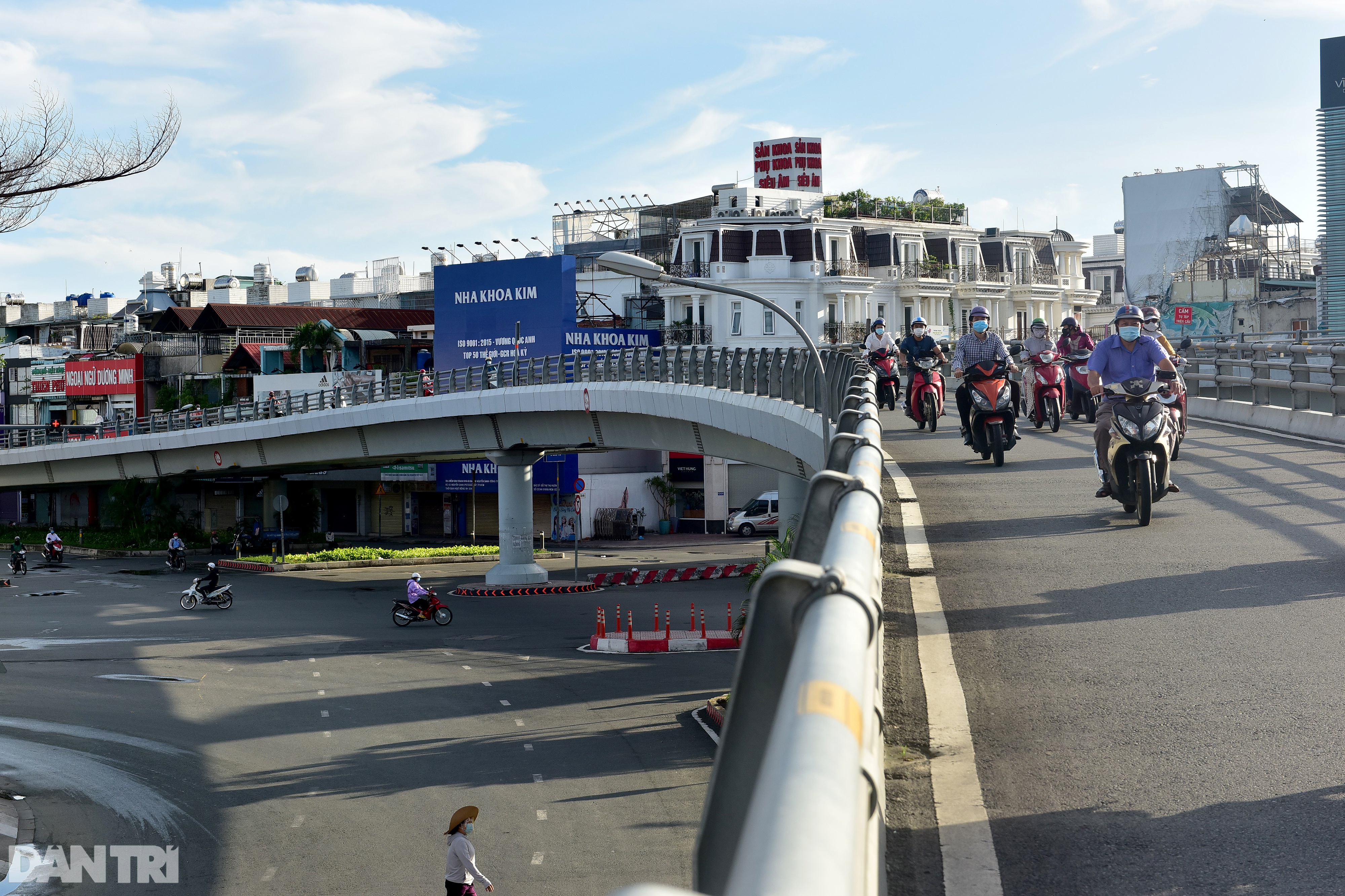 Đường phố Sài Gòn ùn ùn xe cộ, nhiều người bị xử phạt ra ngoài không lý do - 3