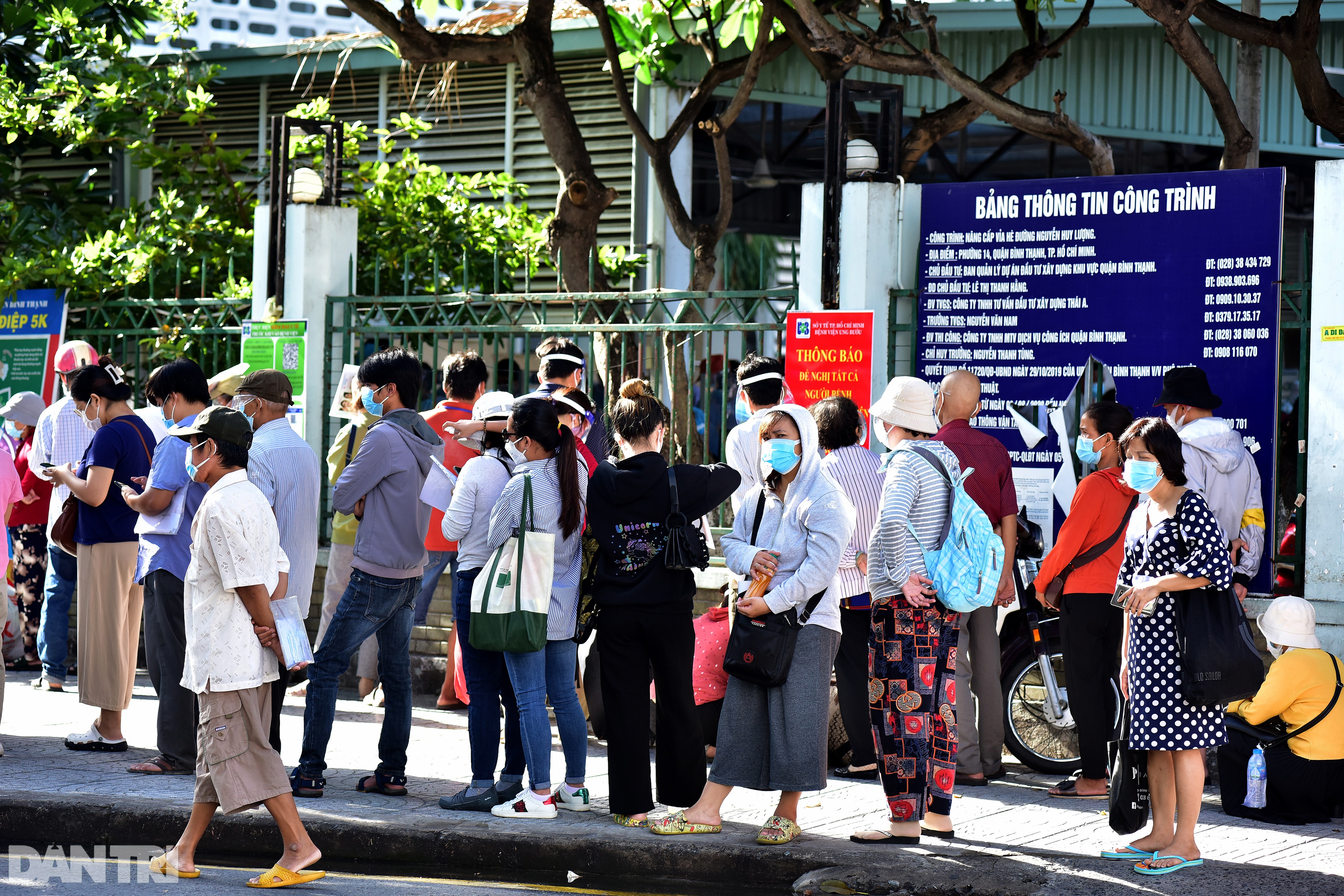 Đường phố Sài Gòn ùn ùn xe cộ, nhiều người bị xử phạt ra ngoài không lý do - 15