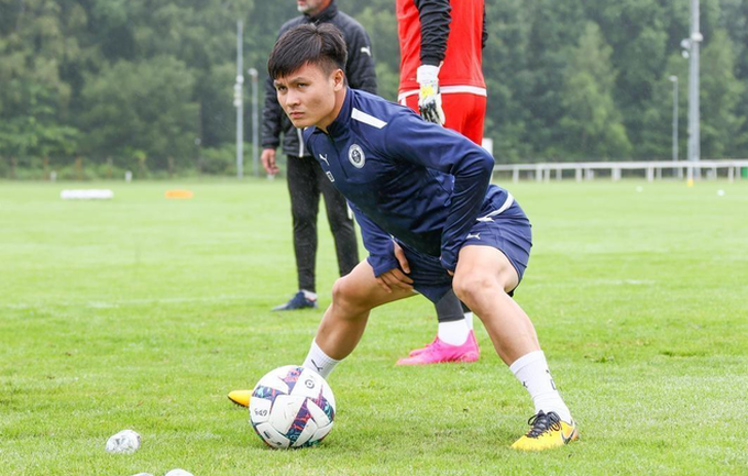 Cầu thủ Pau FC nhận xét bất ngờ về Quang Hải - 1
