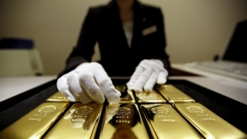 Giá vàng hôm nay 16/4: Đồng USD phục hồi chặn đà tăng của giá vàng