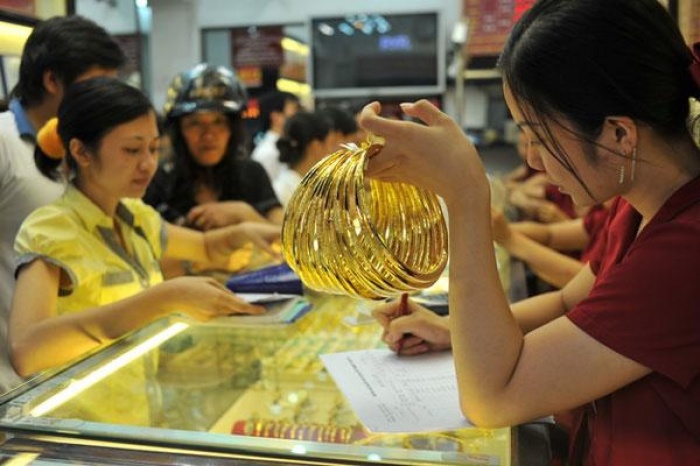 Giá vàng hôm nay 24/9: Đồng USD tăng mạnh, giá vàng cán mốc mới