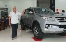 ford everest 2018 gia cao nhat 14 ty cuoc dua moi cung fortuner