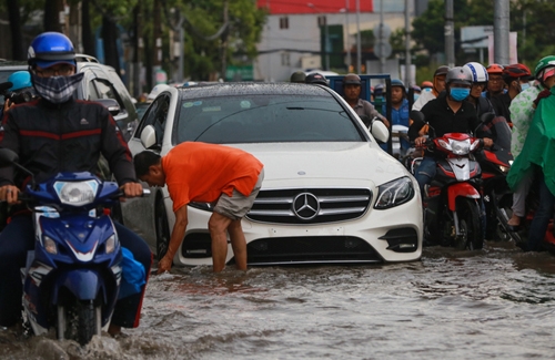 'Đâm đụng, ngập nước' - nỗi hoang mang khi mua ôtô cũ