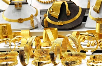 Giá vàng chốt phiên 30/8: Vàng thế giới thoái lui, vàng SJC tăng tới 60.000 đồng/lượng