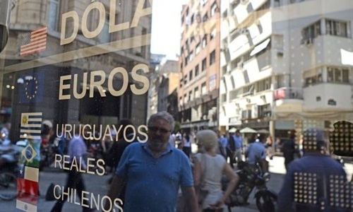 Argentina nâng lãi suất lên 60%